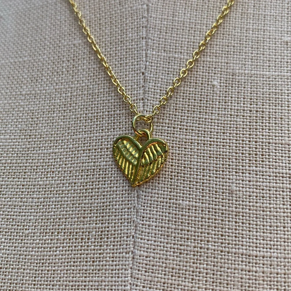NWT Sterling Silver Plated Chain & Angel Heart Wings Alloy Metal Charm Necklace - Picture 5 of 10